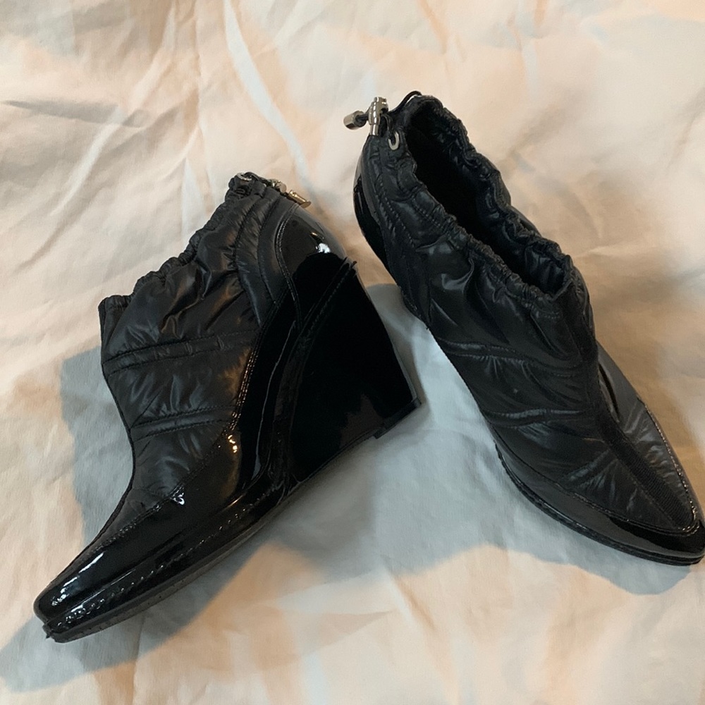 NWOT Via Spiga Booties